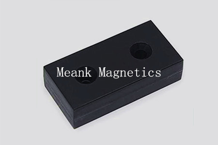 50.8x25.4x12.7mm magneti di neodimio rivestiti in plastica rettangolare con fori controaffondati